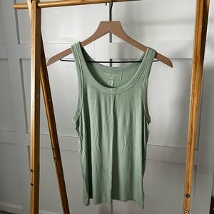 American Eagle Size Medium Green Ribbed Tank stop 🌿
